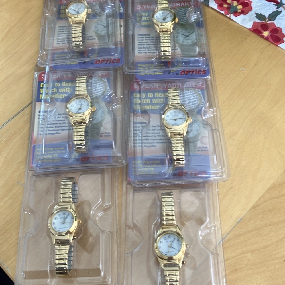Optics quartz watch. Gold stretchy band, magnifying crystal NEW 6‎ of them